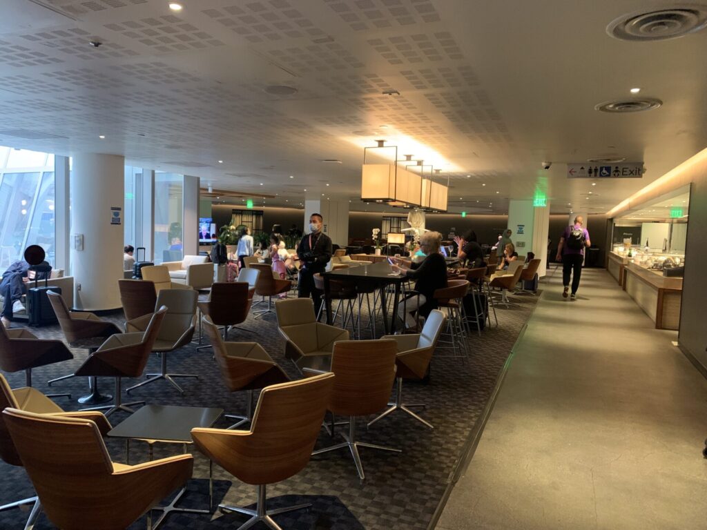 Flying Business reviews the OneWorld Lounge at LAX's Terminal B. Los Angeles International Airport, Tom Bradley Terminal.