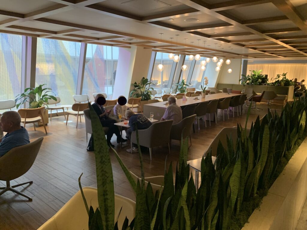 Flying Business reviews the OneWorld Lounge at LAX's Terminal B. Los Angeles International Airport, Tom Bradley Terminal.