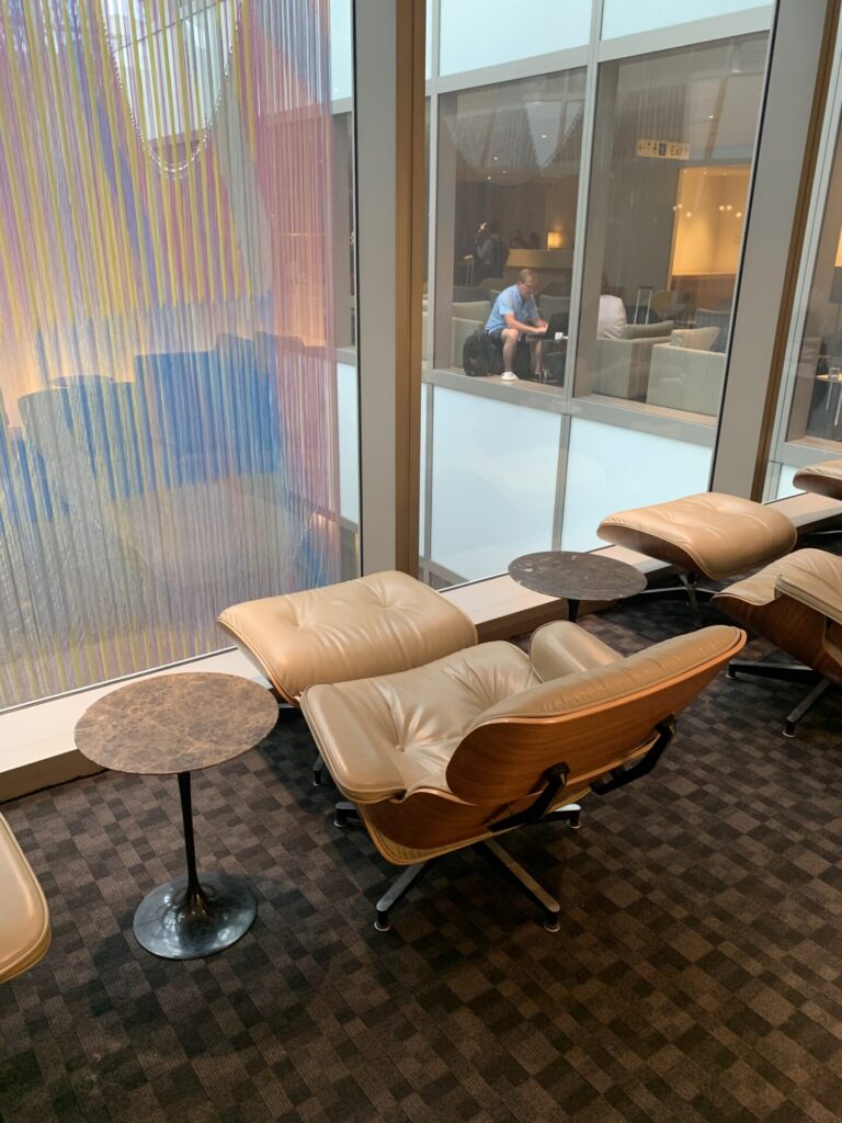 Flying Business reviews the OneWorld Lounge at LAX's Terminal B. Los Angeles International Airport, Tom Bradley Terminal.