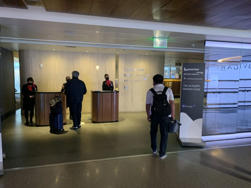 Flying Business reviews the OneWorld Lounge at LAX's Terminal B. Los Angeles International Airport, Tom Bradley Terminal.