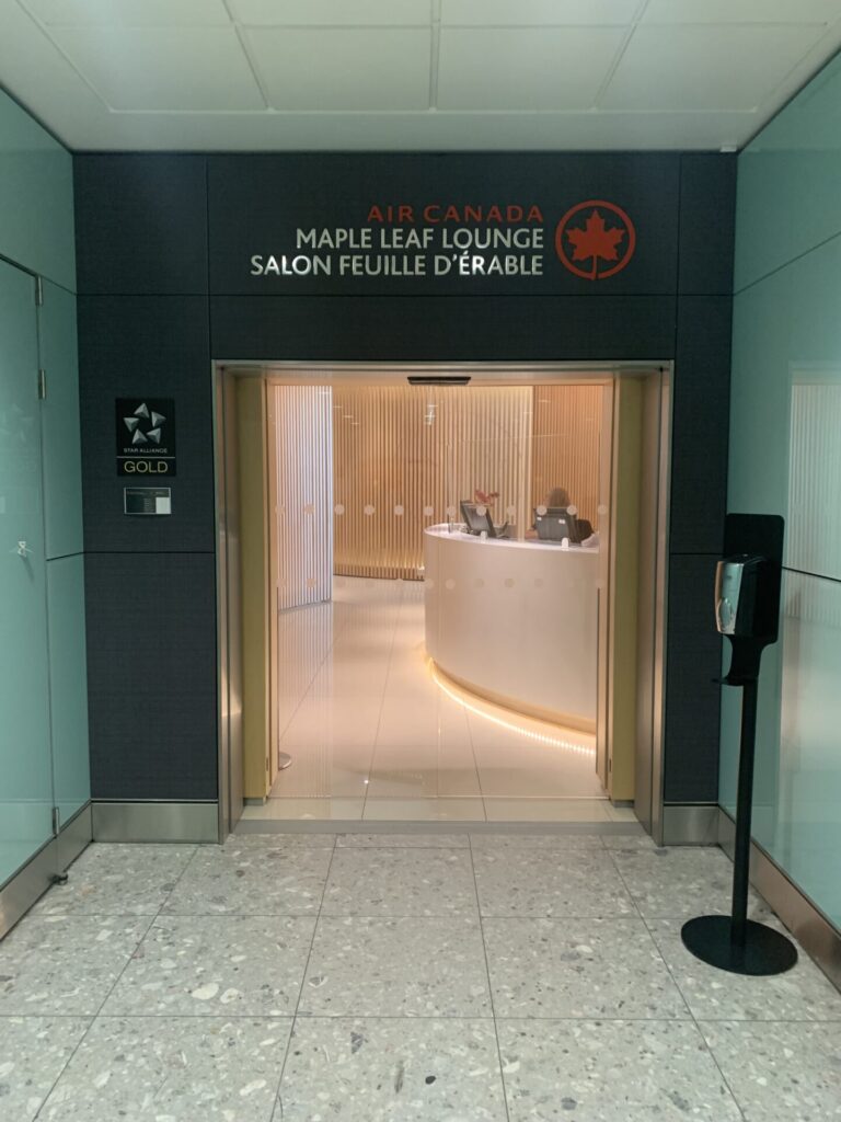 Flying Business reviews the Air Canada Maple Lounge at Heathrow's Terminal 2, for Business Class and Star Alliance Gold travelers