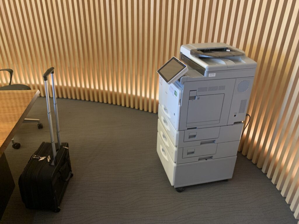 Flying Business reviews the Air Canada Maple Lounge at Heathrow's Terminal 2, for Business Class and Star Alliance Gold travelers