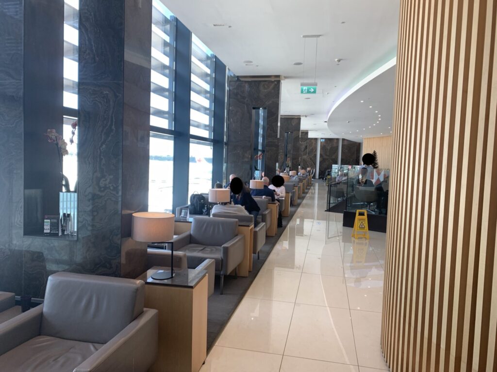 Flying Business reviews the Air Canada Maple Lounge at Heathrow's Terminal 2, for Business Class and Star Alliance Gold travelers