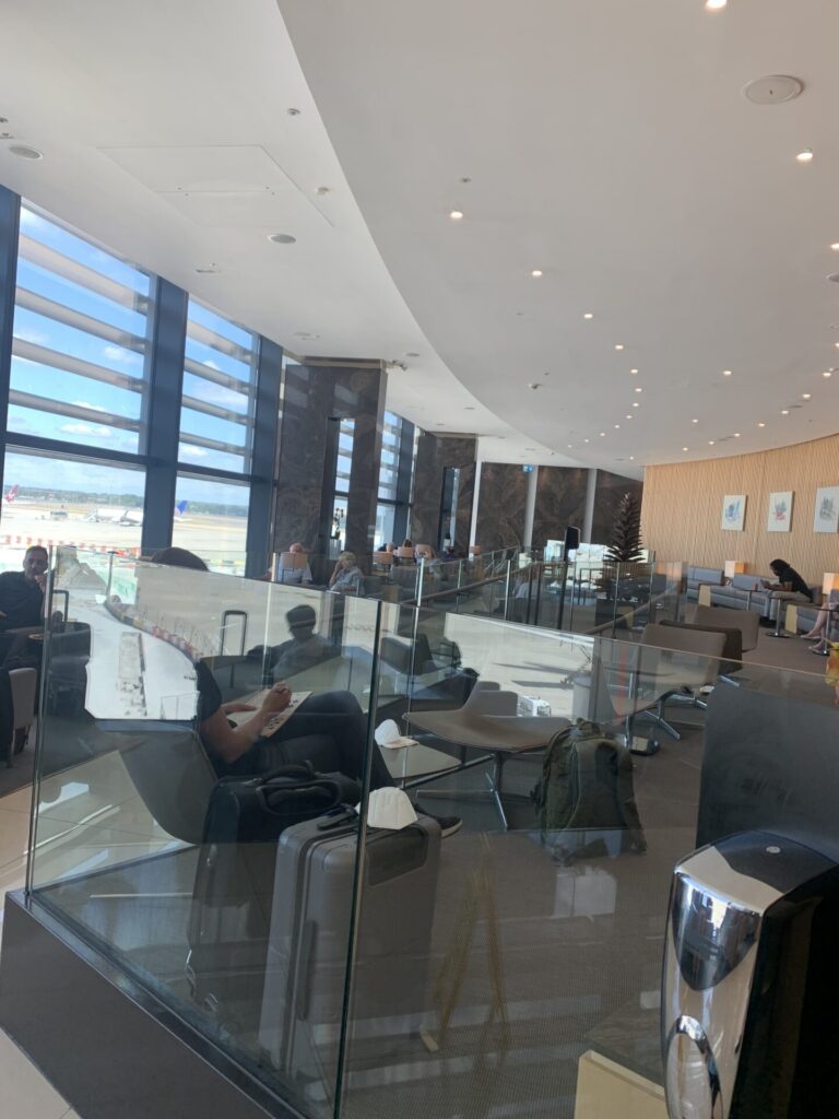 Flying Business reviews the Air Canada Maple Lounge at Heathrow's Terminal 2, for Business Class and Star Alliance Gold travelers