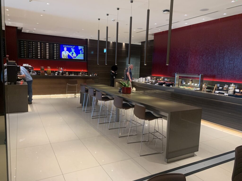 Flying Business reviews the Air Canada Maple Lounge at Heathrow's Terminal 2, for Business Class and Star Alliance Gold travelers