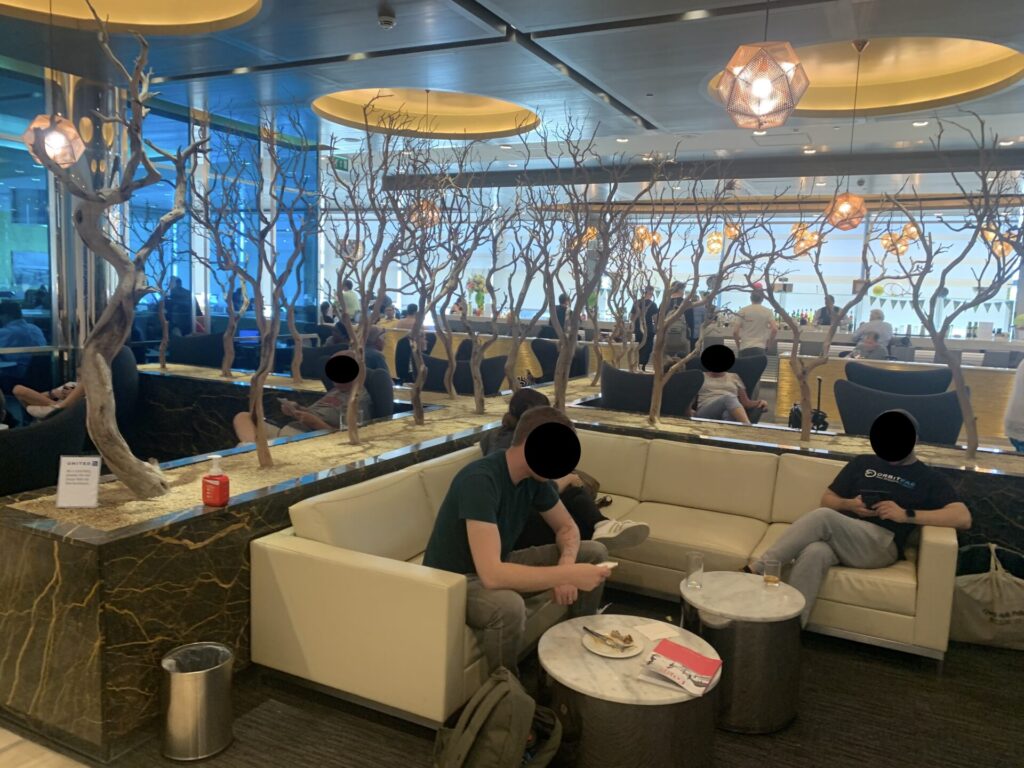 Flying Business reviews United Airline's United Club Lounge at Heathrow's Terminal 2.