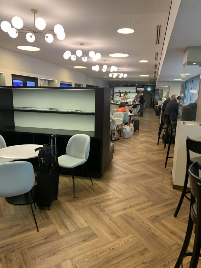 Flying Business reviews the Aspire Lounge at Zurich Airport (Switzerland), while flying Swiss Air.  