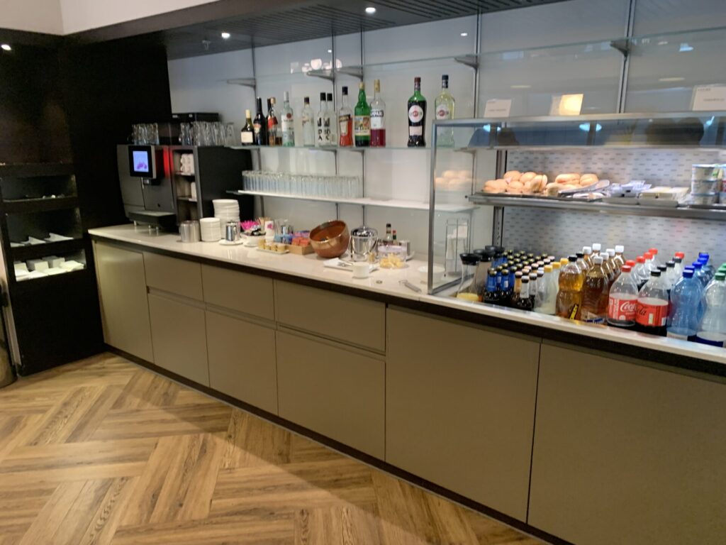 Flying Business reviews the Aspire Lounge at Zurich Airport (Switzerland), while flying Swiss Air.  