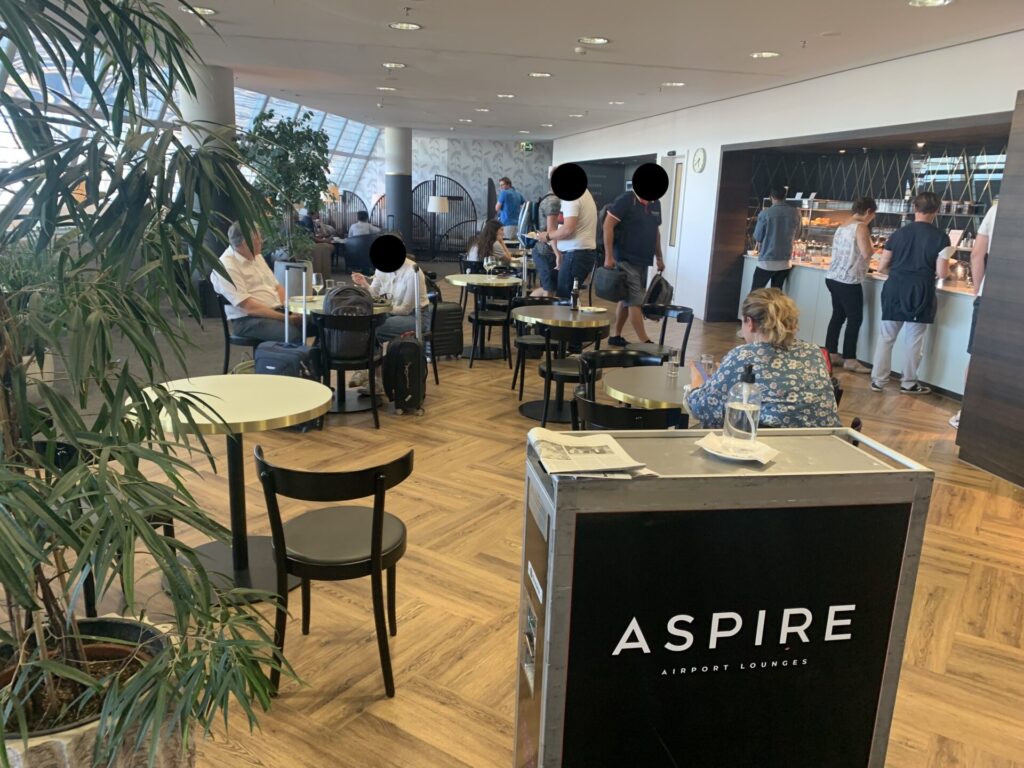 Flying Business reviews the Aspire Lounge at Zurich Airport (Switzerland), while flying Swiss Air.  