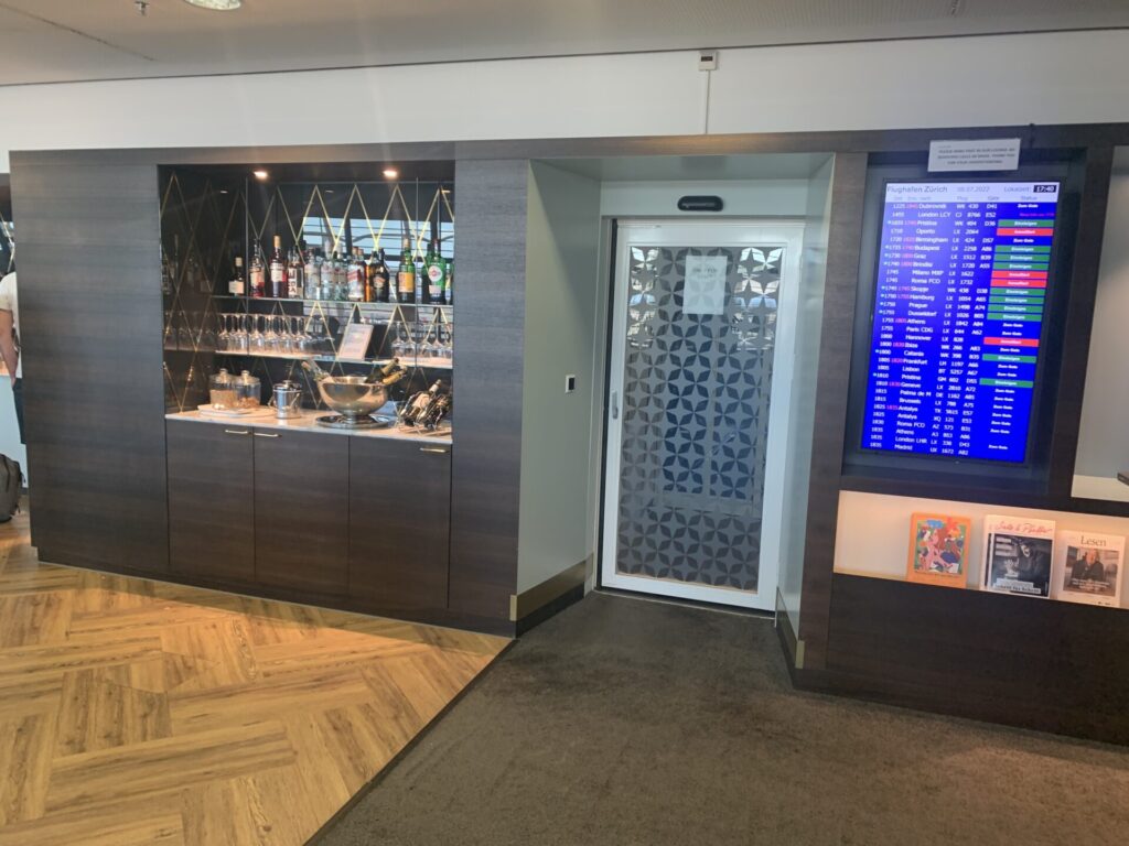 Flying Business reviews the Aspire Lounge at Zurich Airport (Switzerland), while flying Swiss Air.  