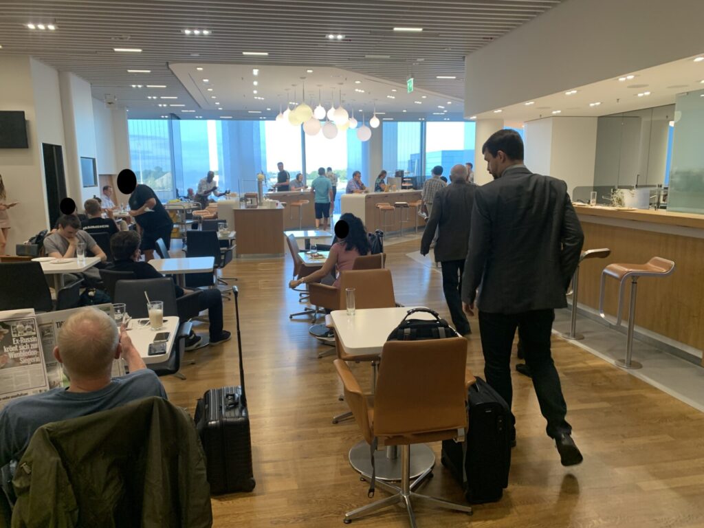 Flying Business reviews the Lufthansa's Business Class Lounge at Munich Airport, next to gate K13 - Flughafen München