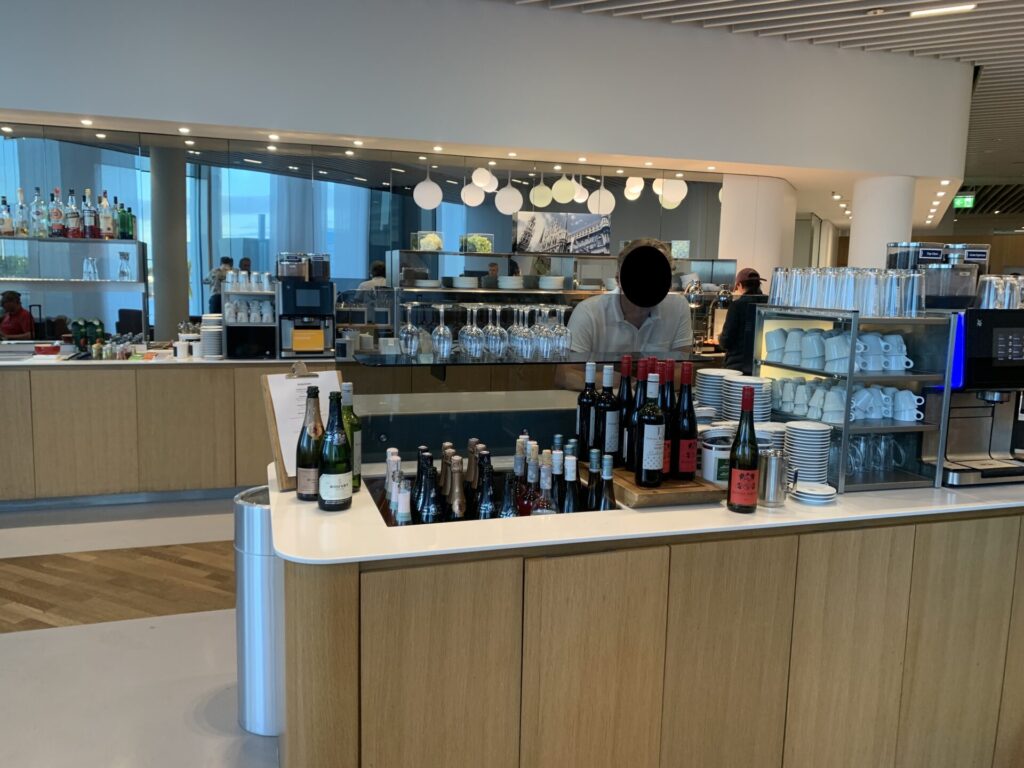 Flying Business reviews the Lufthansa's Business Class Lounge at Munich Airport, next to gate K13 - Flughafen München