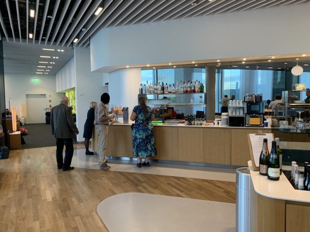 Flying Business reviews the Lufthansa's Business Class Lounge at Munich Airport, next to gate K13 - Flughafen München