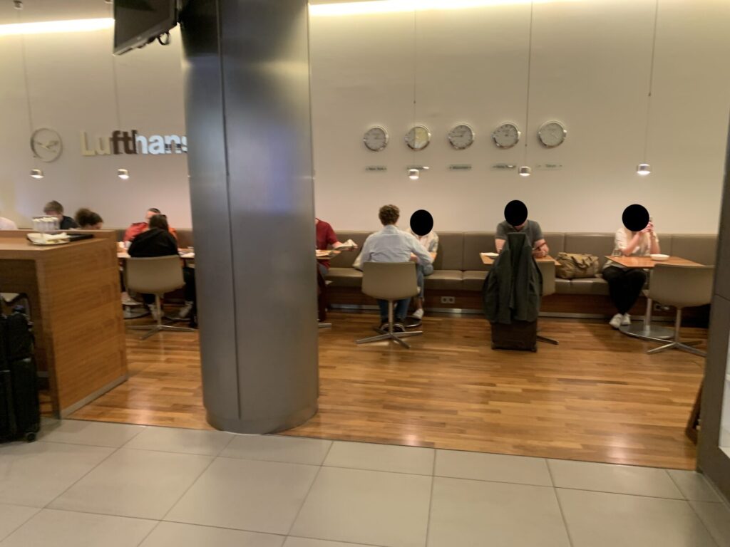 Flying Business reviews the Lufthansa's Business Class Lounge at Munich Airport, next to gate K13 - Flughafen München