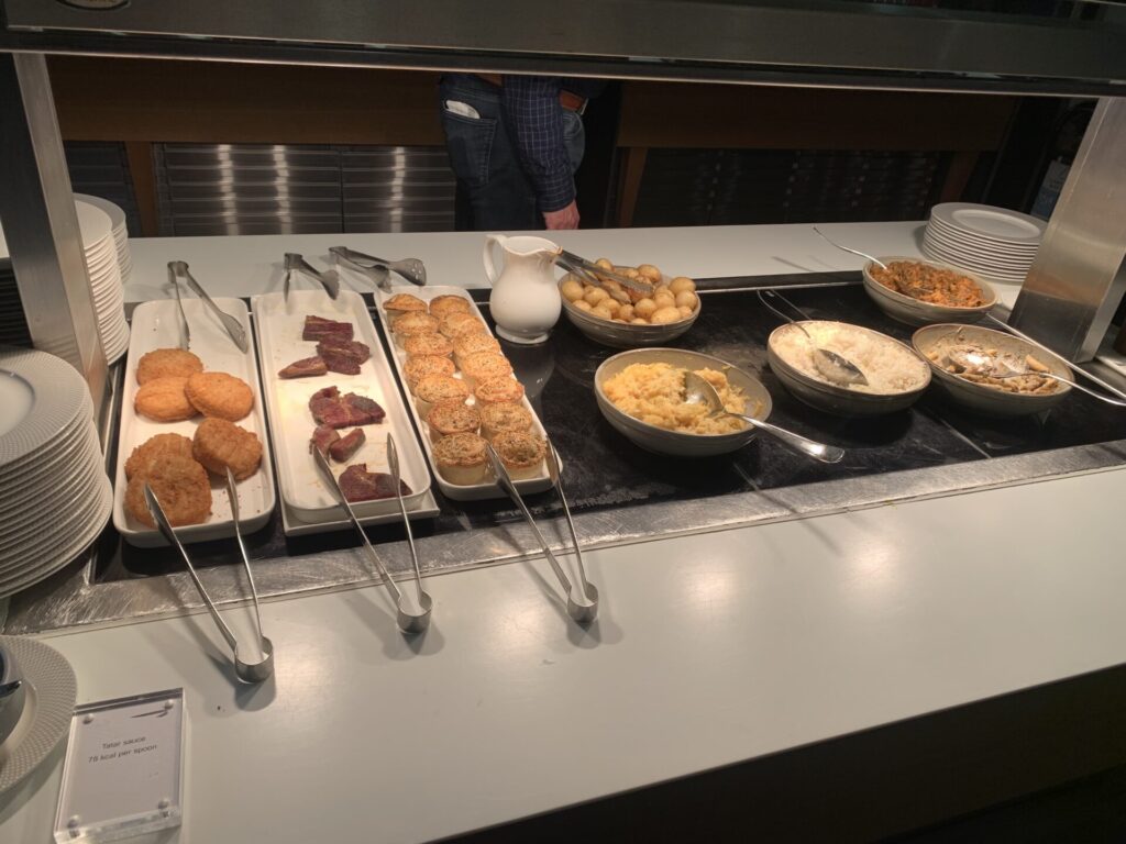 Flying Business reviews the British Airways Lounge in Terminal 3 of Heathrow's Airport - access for OneWorld Sapphire and Emerald members, and those flying First or Business Class.