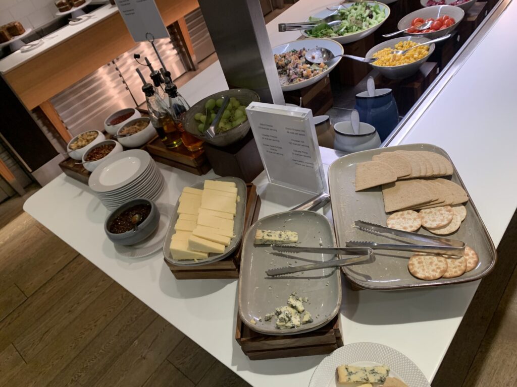 Flying Business reviews the British Airways Lounge in Terminal 3 of Heathrow's Airport - access for OneWorld Sapphire and Emerald members, and those flying First or Business Class.