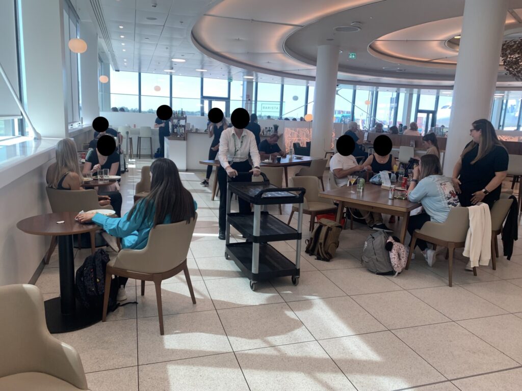 Flying Business reviews the 51st & Green Lounge in Dublin's US Pre-Clearance area, access for those flying Business Class with American Airlines, Delta Airlines, United Airlines and Aer Lingus. 