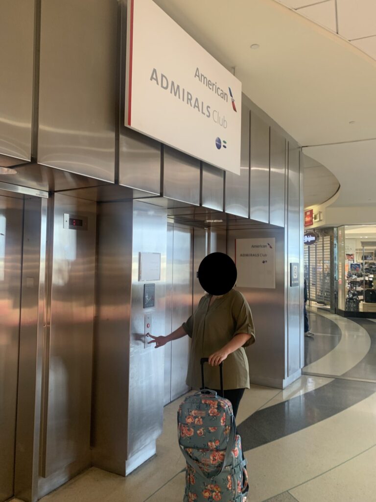 Flying Business reviews the Admirals Club in Philadelphia Airport's Concourse B/C - access for OneWorld Members or those flying First or Business Class 