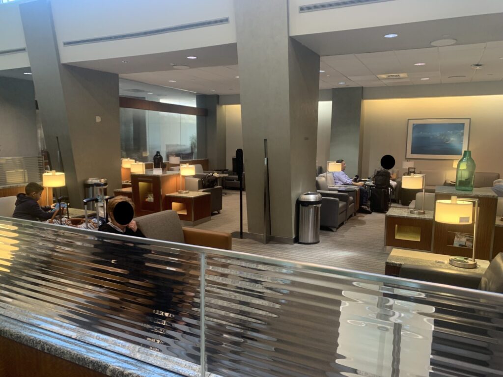 Flying Business reviews the Admirals Club in Philadelphia Airport's Concourse B/C - access for OneWorld Members or those flying First or Business Class 