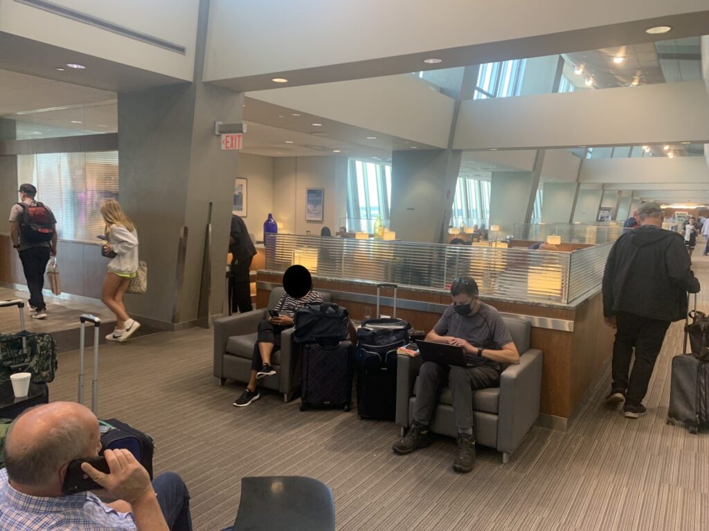 Flying Business reviews the Admirals Club in Philadelphia Airport's Concourse B/C - access for OneWorld Members or those flying First or Business Class 