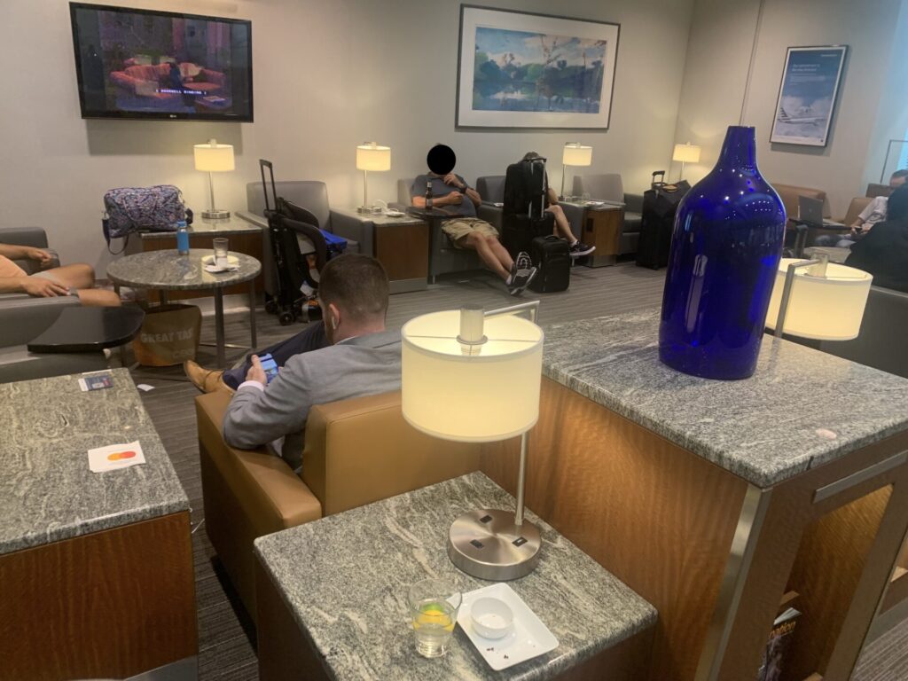 Flying Business reviews the Admirals Club in Philadelphia Airport's Concourse B/C - access for OneWorld Members or those flying First or Business Class 