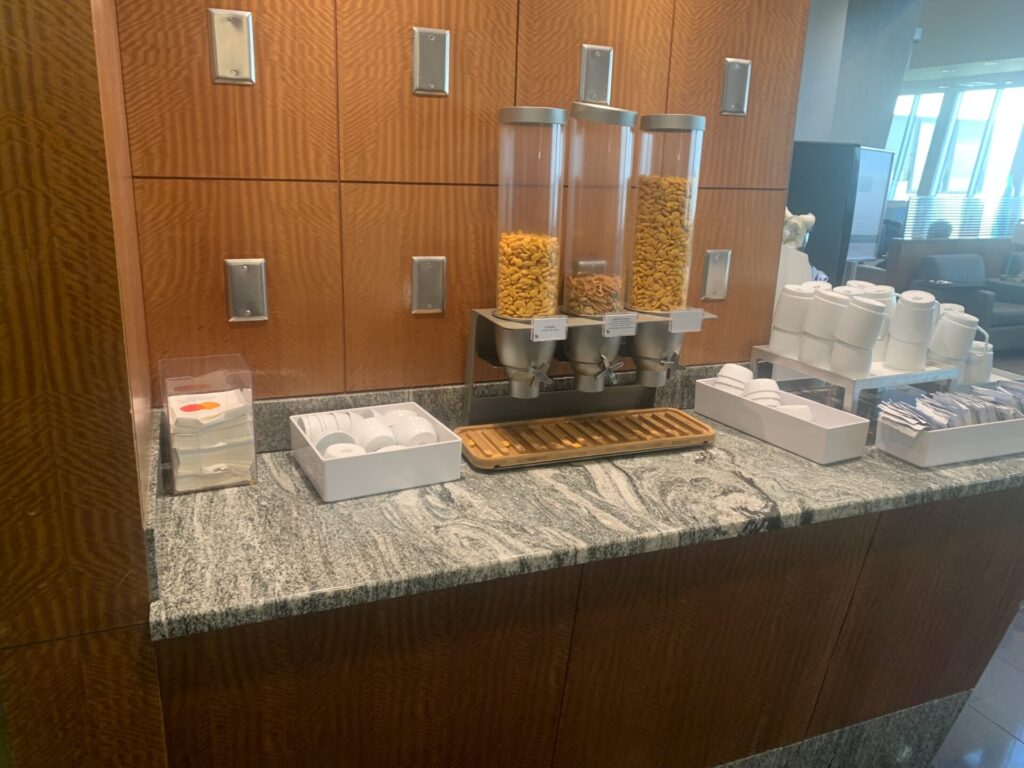 Flying Business reviews the Admirals Club in Philadelphia Airport's Concourse B/C - access for OneWorld Members or those flying First or Business Class 