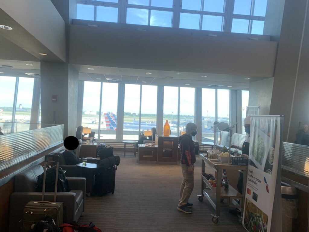 Flying Business reviews the Admirals Club in Philadelphia Airport's Concourse B/C - access for OneWorld Members or those flying First or Business Class 