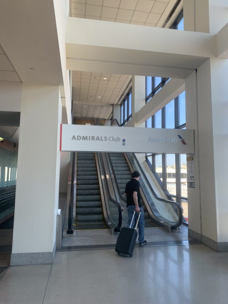 Flying Business reviews the Admirals Club in Philadelphia Airport's Concourse B/C - access for OneWorld Members or those flying First or Business Class 