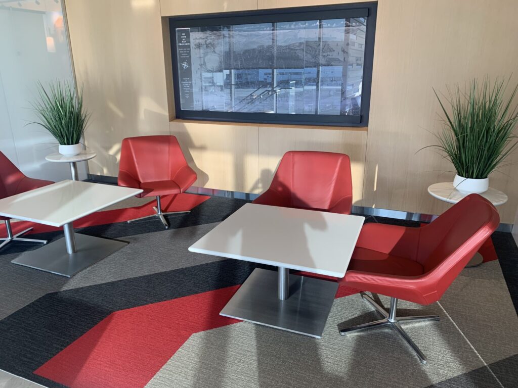 Flying Business reviews the American Airlines Admirals Club at San Francisco's Terminal 1. Available for OneWorld members and those traveling First or Business Class.