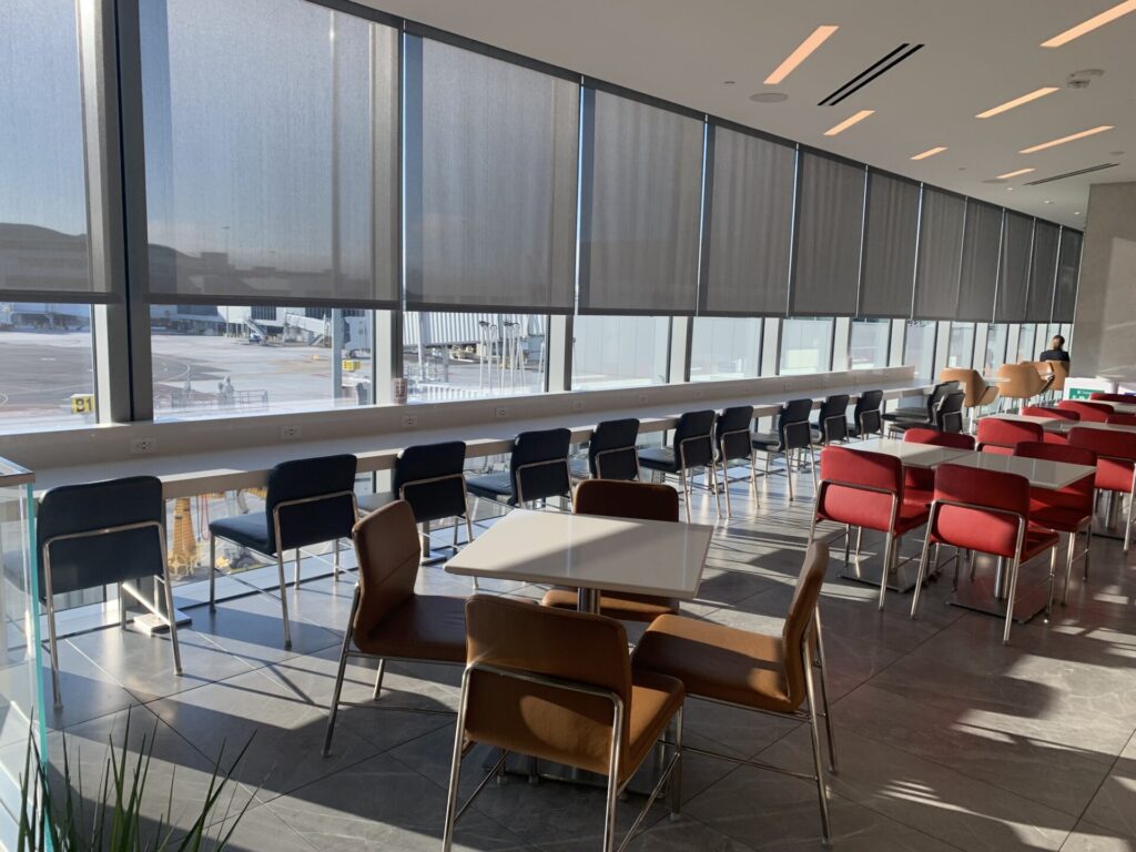 Flying Business reviews the American Airlines Admirals Club at San Francisco's Terminal 1. Available for OneWorld members and those traveling First or Business Class.