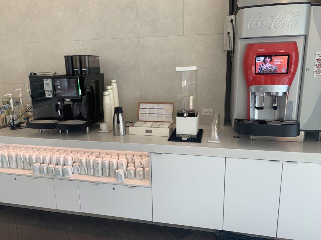 Flying Business reviews the American Airlines Admirals Club at San Francisco's Terminal 1. Available for OneWorld members and those traveling First or Business Class.