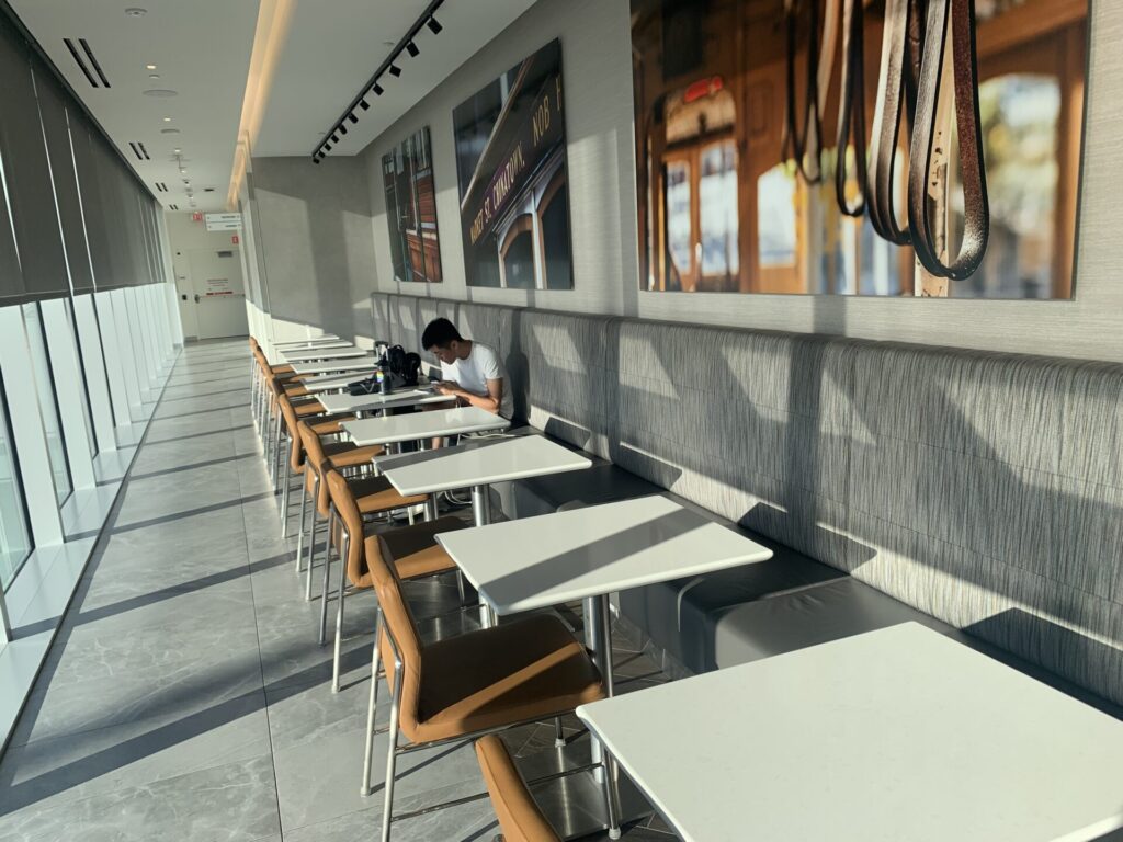 Flying Business reviews the American Airlines Admirals Club at San Francisco's Terminal 1. Available for OneWorld members and those traveling First or Business Class.