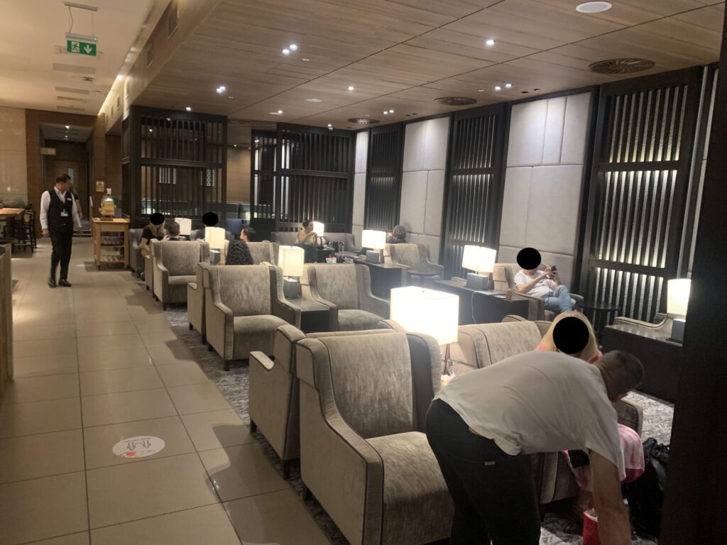 Neil Scrivener reviews the Plaza Premium Lounge at Heathrow's Terminal 2, using an American Express Platinum Card for access.