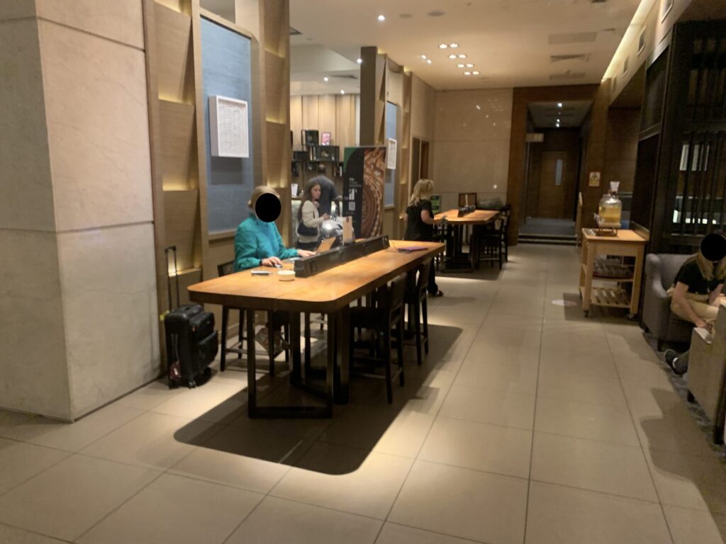 Neil Scrivener reviews the Plaza Premium Lounge at Heathrow's Terminal 2, using an American Express Platinum Card for access.