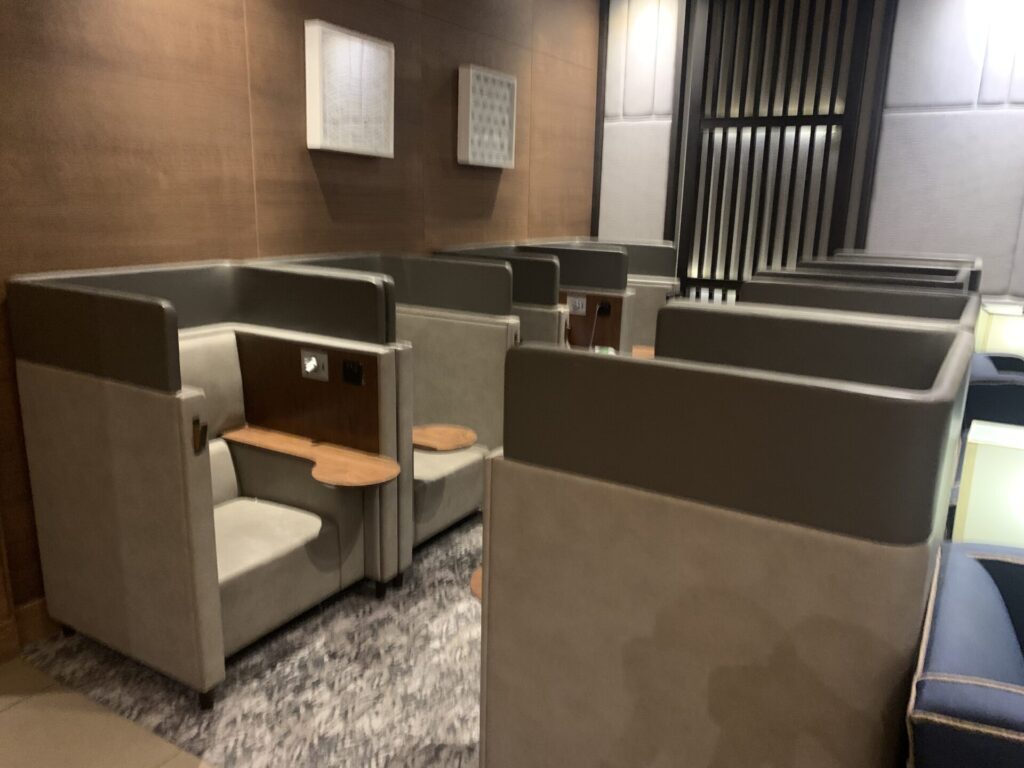 Neil Scrivener reviews the Plaza Premium Lounge at Heathrow's Terminal 2, using an American Express Platinum Card for access.