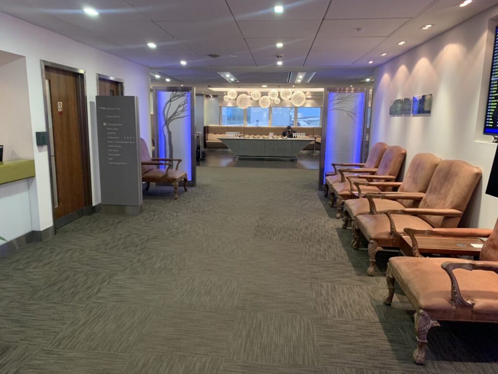 Flying Business reviews the British Airways Lounge in Terminal 3 of Heathrow's Airport - access for OneWorld Sapphire and Emerald members, and those flying First or Business Class.