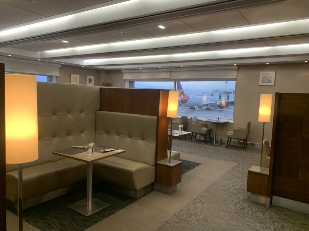 Flying Business reviews the British Airways Lounge in Terminal 3 of Heathrow's Airport - access for OneWorld Sapphire and Emerald members, and those flying First or Business Class.