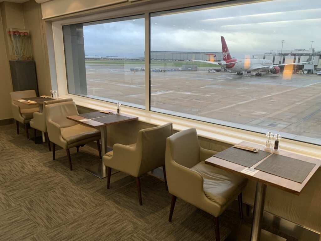 Flying Business reviews the British Airways Lounge in Terminal 3 of Heathrow's Airport - access for OneWorld Sapphire and Emerald members, and those flying First or Business Class.