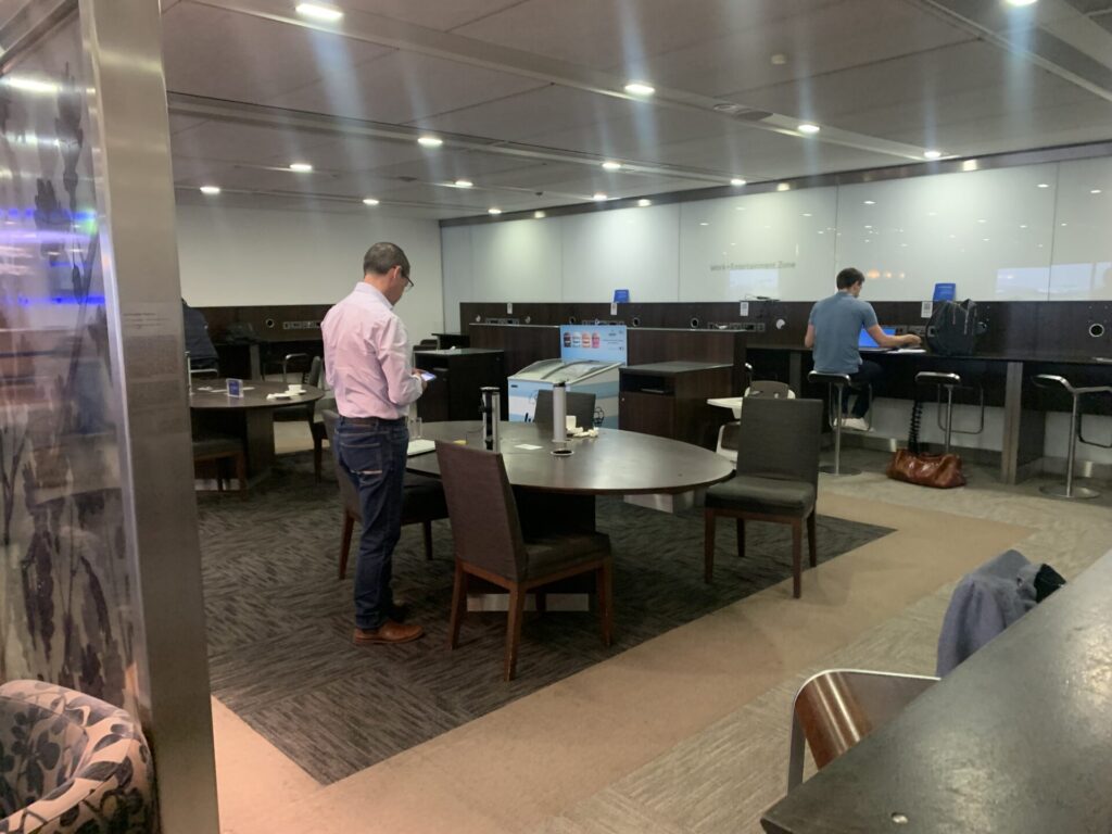 Flying Business reviews the British Airways Lounge in Terminal 3 of Heathrow's Airport - access for OneWorld Sapphire and Emerald members, and those flying First or Business Class.