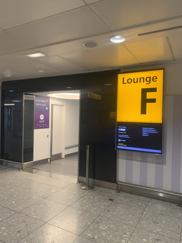 Flying Business reviews the British Airways Lounge in Terminal 3 of Heathrow's Airport - access for OneWorld Sapphire and Emerald members, and those flying First or Business Class.