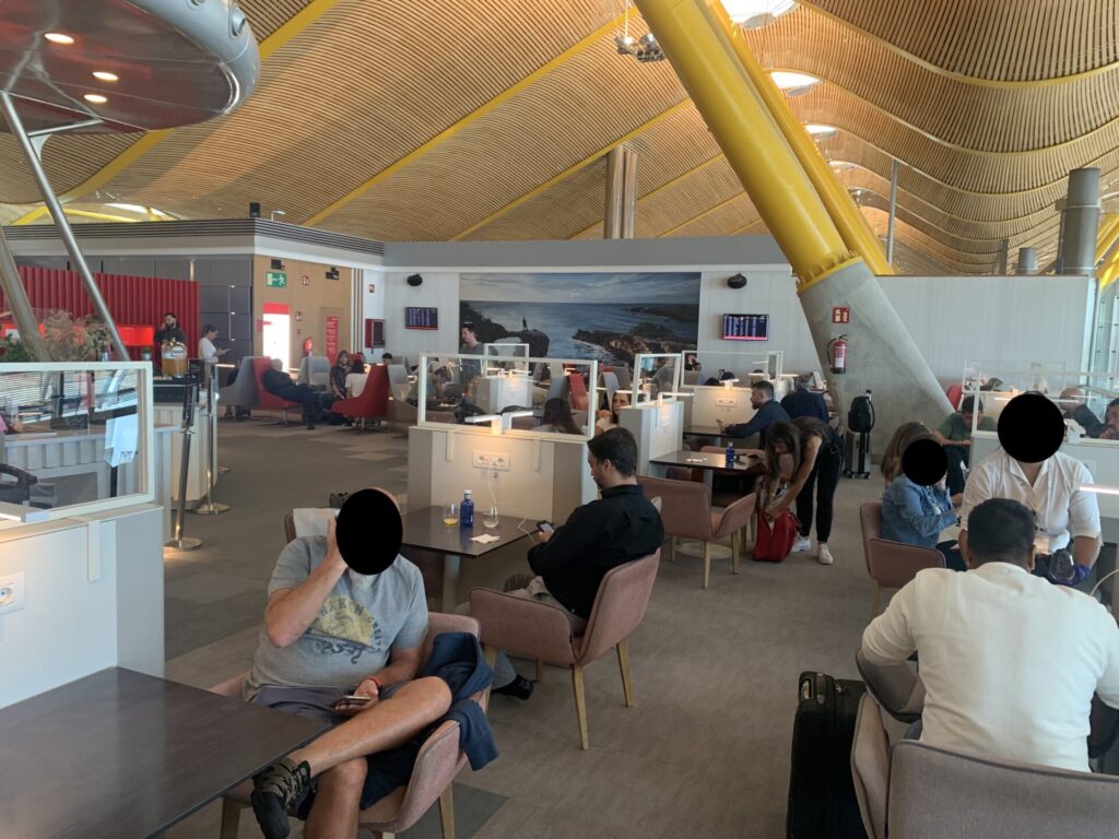 Flying Business reviews the Iberia Dali VIP Lounge in Madrid's Bajas Airport, accessed via OneWorld membership. 