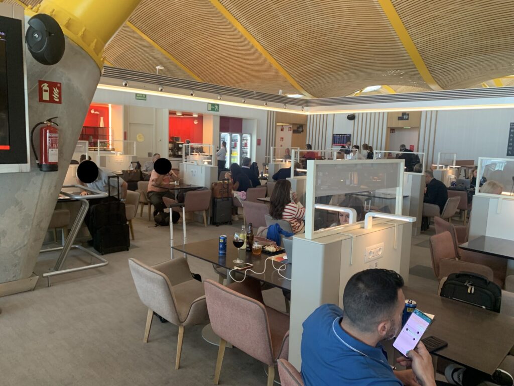 Flying Business reviews the Iberia Dali VIP Lounge in Madrid's Bajas Airport, accessed via OneWorld membership. 