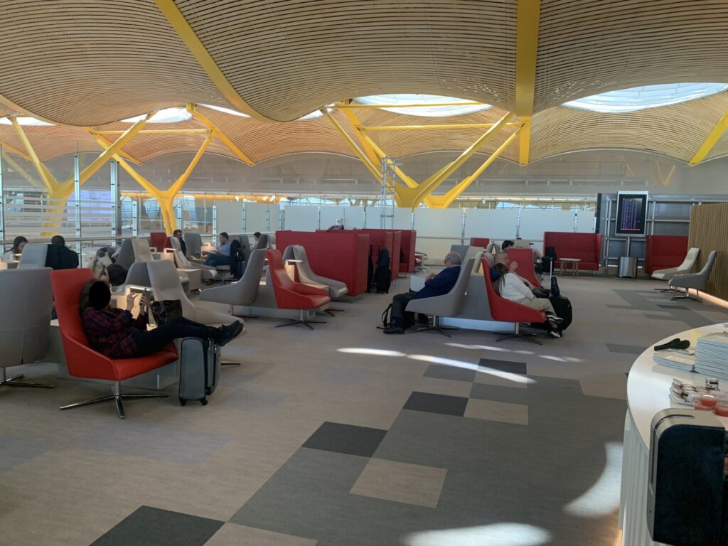 Flying Business reviews the Iberia Dali VIP Lounge in Madrid's Bajas Airport, accessed via OneWorld membership. 