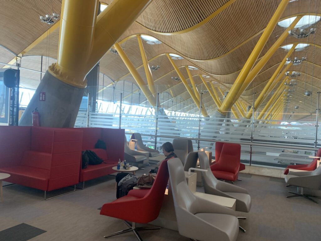 Flying Business reviews the Iberia Dali VIP Lounge in Madrid's Bajas Airport, accessed via OneWorld membership. 