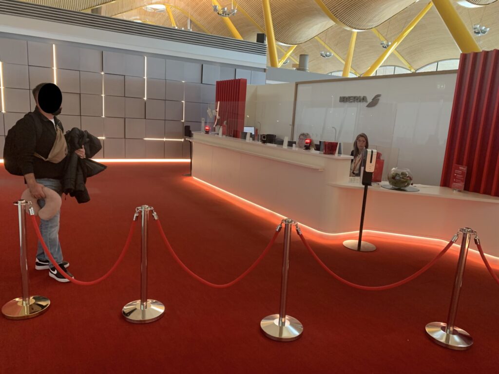 Flying Business reviews the Iberia Dali VIP Lounge in Madrid's Bajas Airport, accessed via OneWorld membership. 