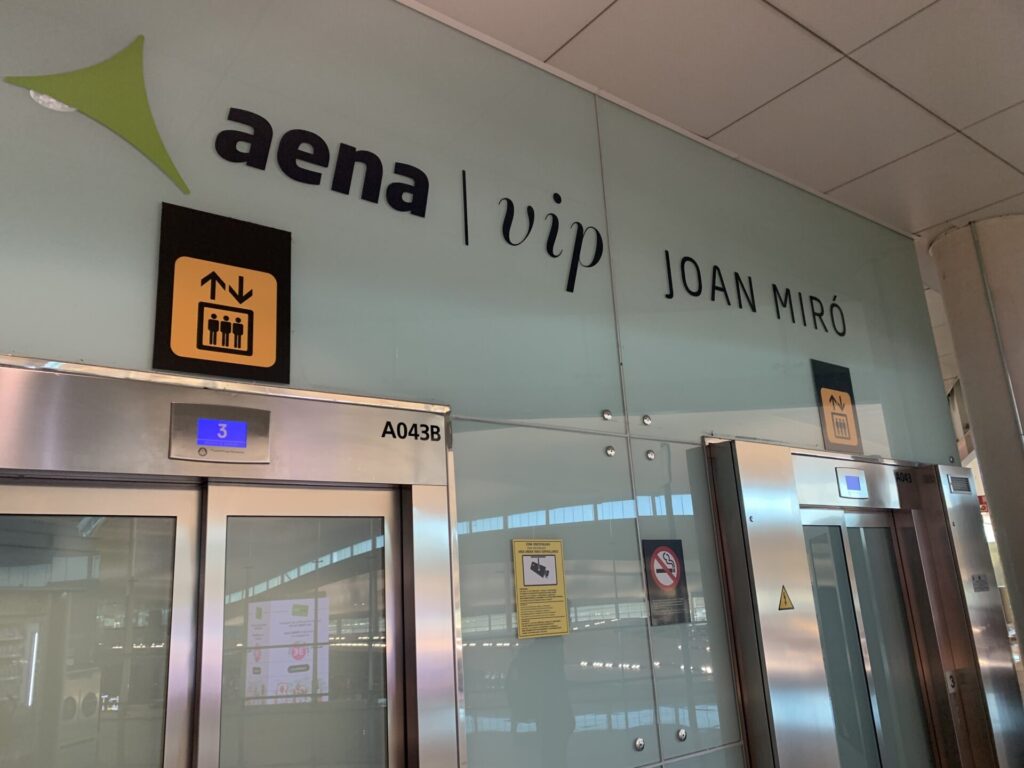 Neil Scrivener reviews the Aena VIP Miro Lounge at Terminal 1, Josep Tarradellas Barcelona–El Prat Airport, Spain.