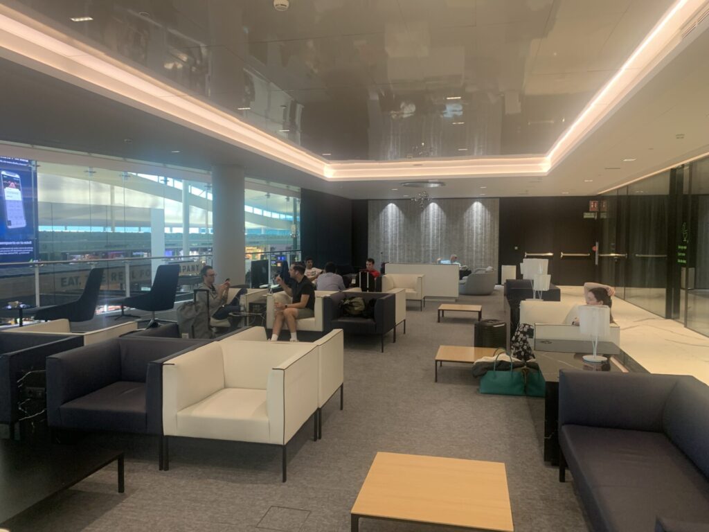 Neil Scrivener reviews the Aena VIP Miro Lounge at Terminal 1, Josep Tarradellas Barcelona–El Prat Airport, Spain.