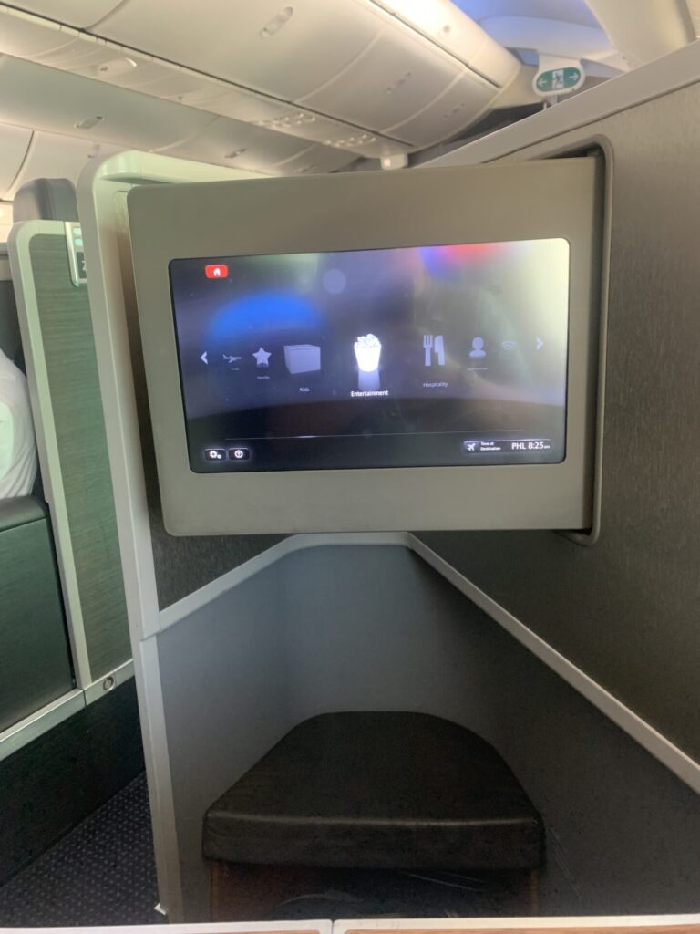 Neil Scrivener reviews American Airlines AA723 from Dublin (DUB) to Philadelphia (PHL) on the Boeing 787-8 Dreamliner, in Flagship Business.