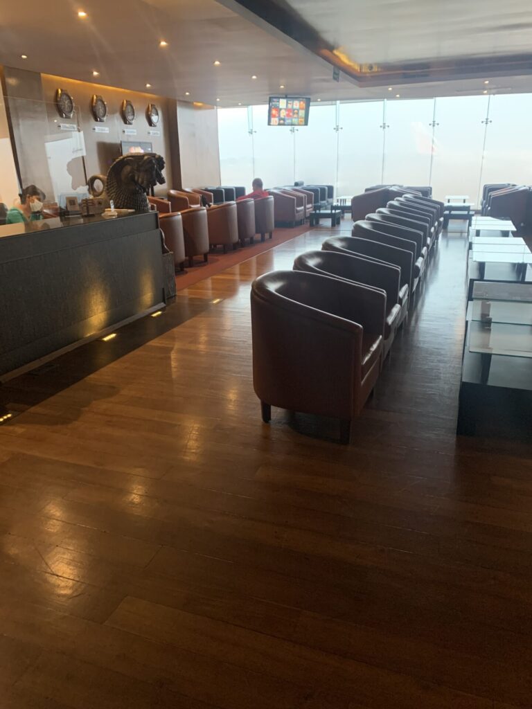 Flying Business reviews the Srilankan Airlines Serendib Lounge in Colombo's Bandaranaike International Airport in Sri Lanka. 