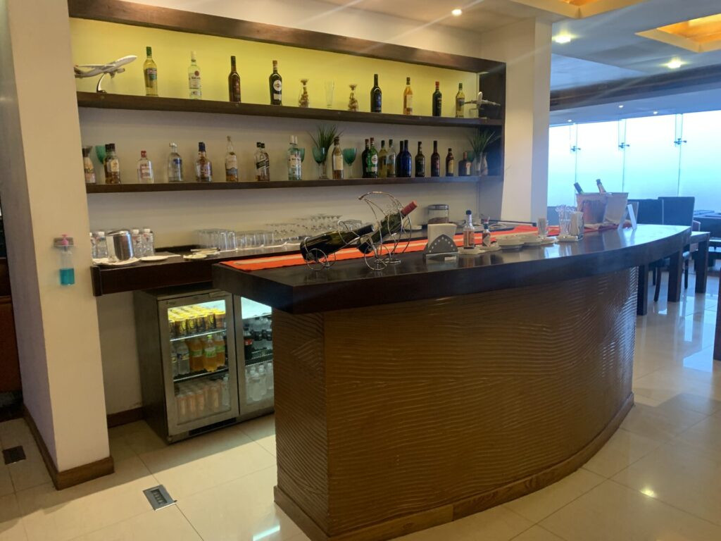 Flying Business reviews the Srilankan Airlines Serendib Lounge in Colombo's Bandaranaike International Airport in Sri Lanka. 